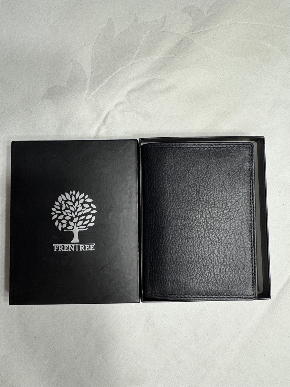 NIB men’s FrenTree black genuine Napa leather RFID trifold wallet.